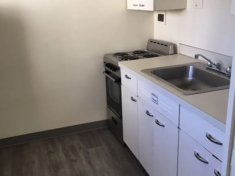 Eugene Manor Apartments — Photo 56