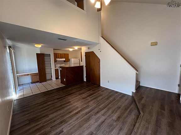 2nd image of 4501 Mistletoe Dr
