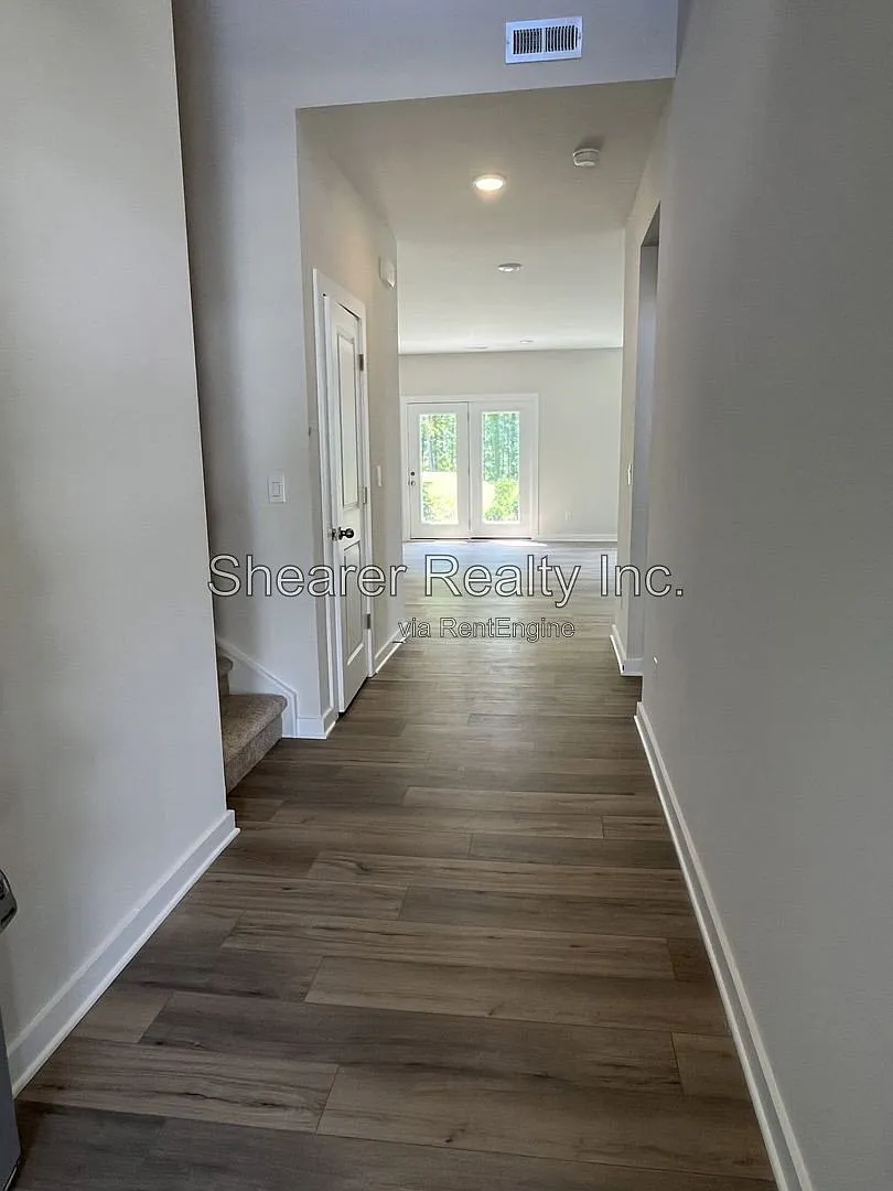 4 bed, 3.0 bath, 2712 sqft, $2,600 — Photo 3