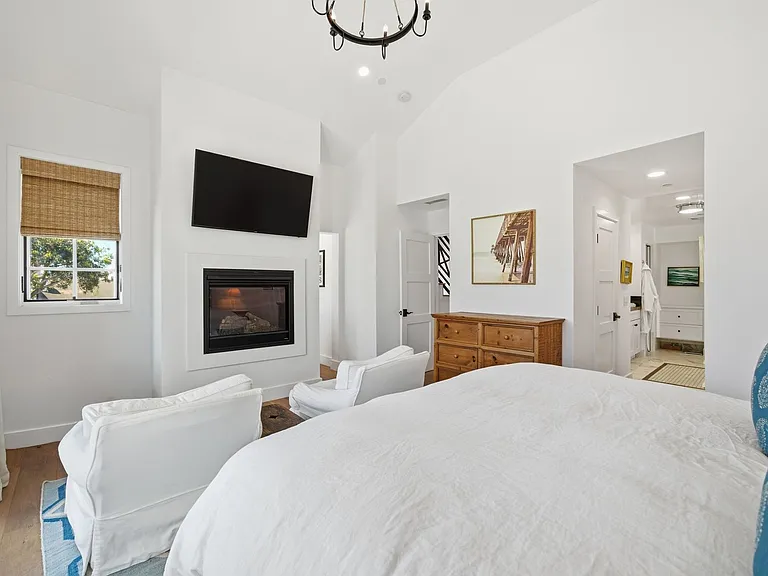 305 Montero St — Photo 14