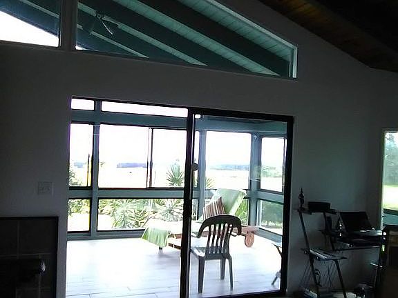 SLIDING DOOR TO LANAI