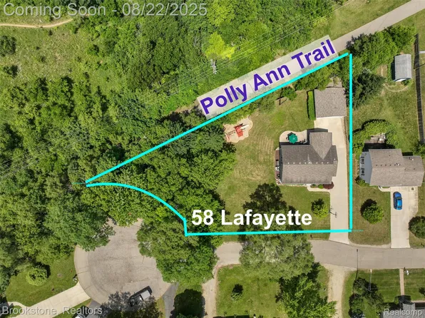 58 Lafayette St, Oxford, MI 48371