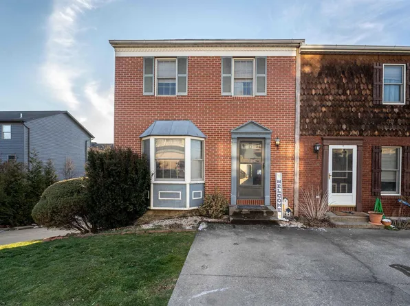 36 Old House Ln, Morgantown, WV 26505