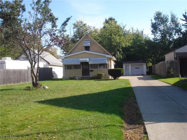 895 E 232nd St, Euclid, OH 44123