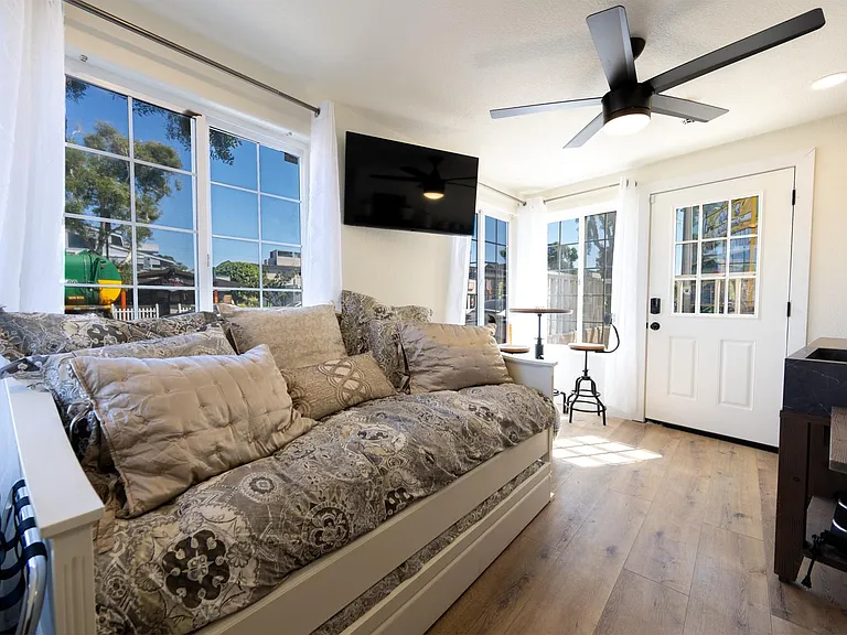 736 Seagirt Ct — Photo 12