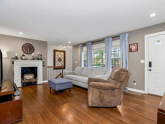 4th image of 7522 Hardy St