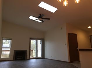 1748 Ranchview Dr, Naperville, IL 60565