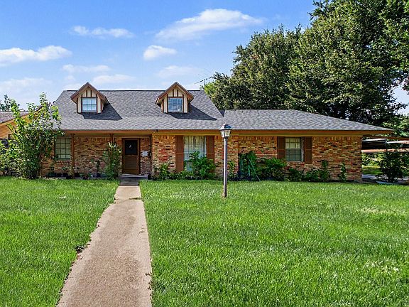 3rd image of 2806 Dewberry Ln