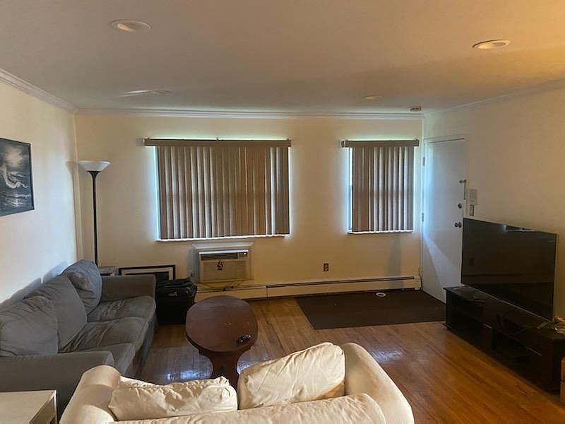 2nd image of 729 10th St APT 1C