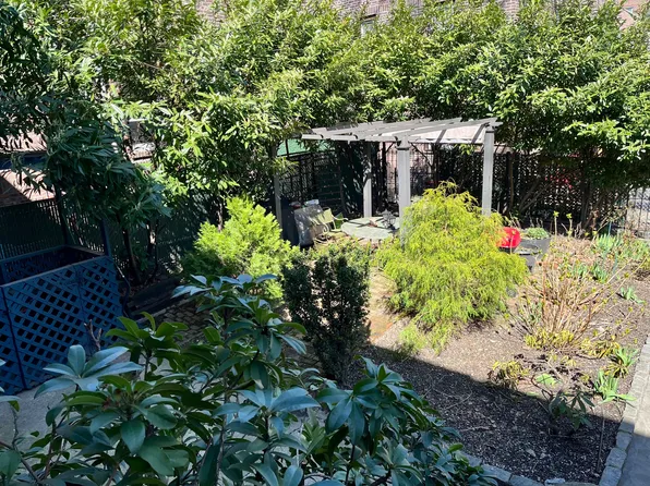 47-07 43rd Avenue image 1 of 8