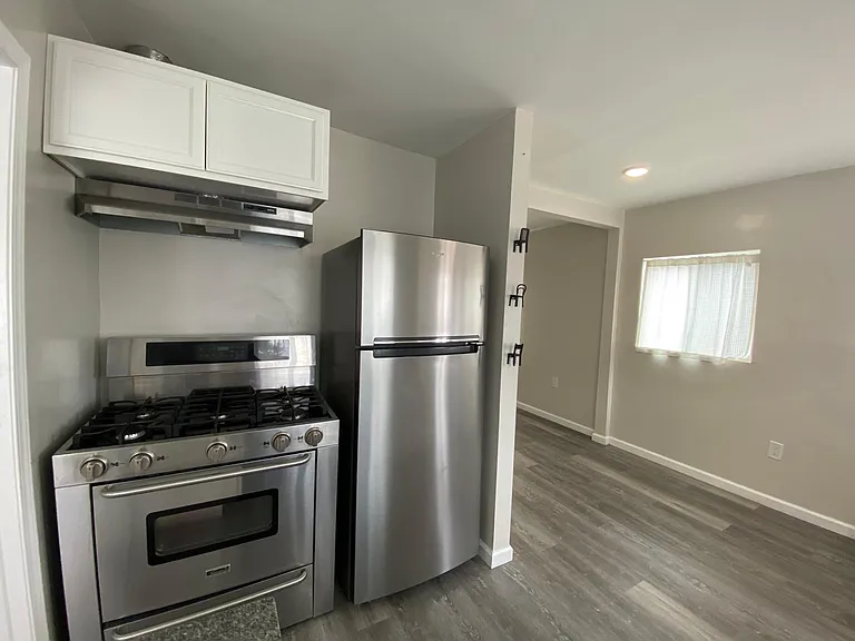 2843 Rosanna St — Photo 10