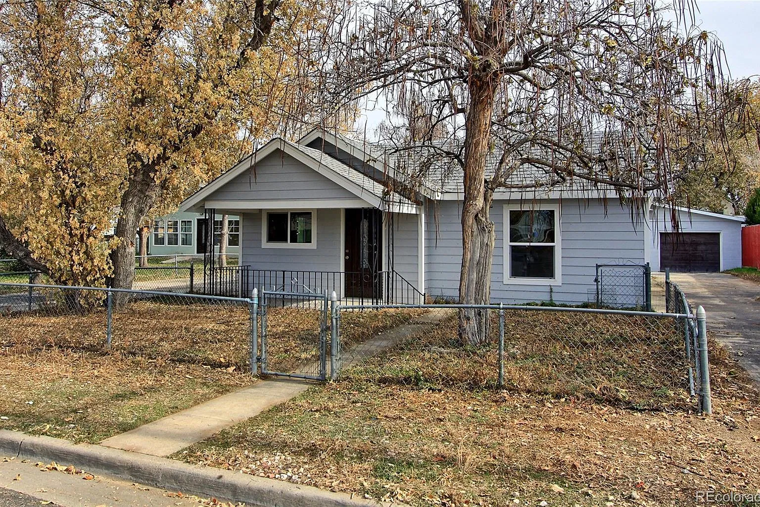 3 bed, 1041 sqft, $2,400 — Photo 1