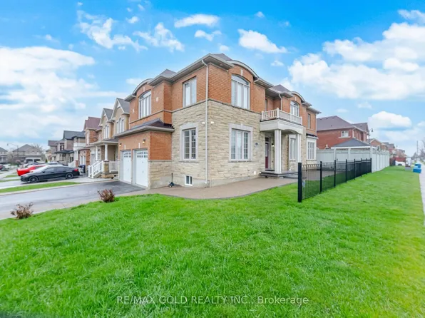 26 Drummondville Dr, Brampton, ON L6P 3M9