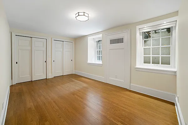 Rented by Akam Sales and Brokerage | media 11