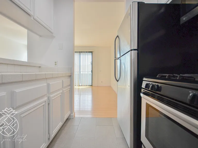 1727 Glendon Ave #104 — Photo 22