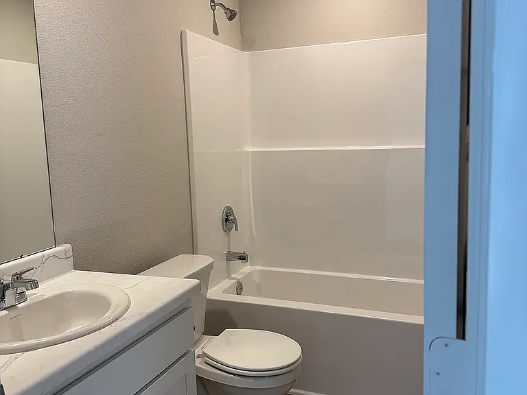 2628 Woodfield Dr — Photo 8