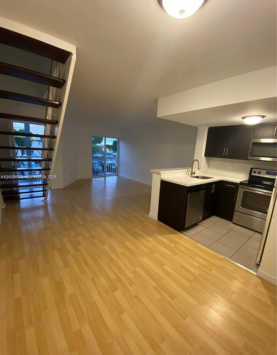 Coral Pointe Townhomes Co — Photo 4