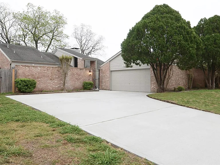 2023 Woodland Springs St — Photo 33