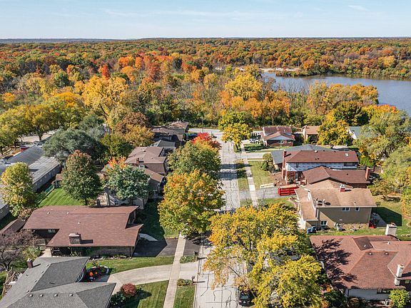 3rd image of 9145 Windsor Dr