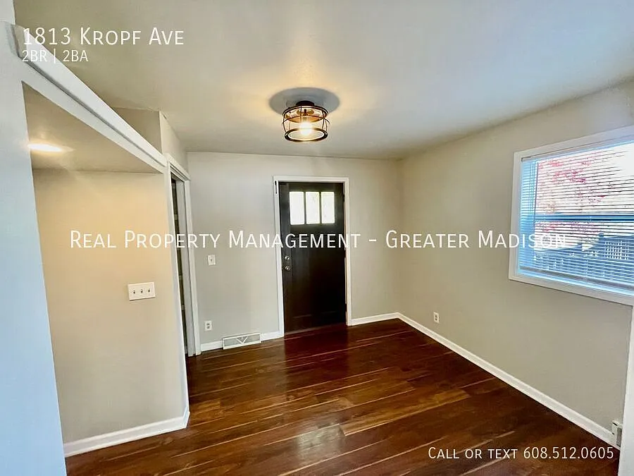 Amazing Home for Roommates - 2 of Everything! — Photo 2