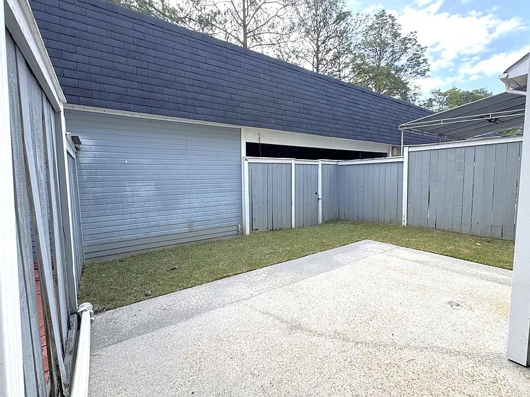 5900 Grelot Rd #504 — Photo 30
