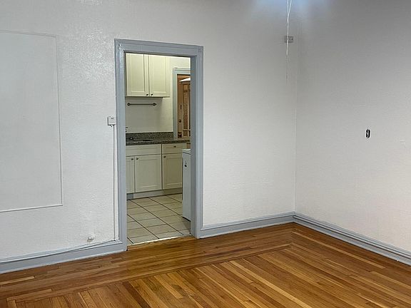 5th image of 990 The Alameda #7