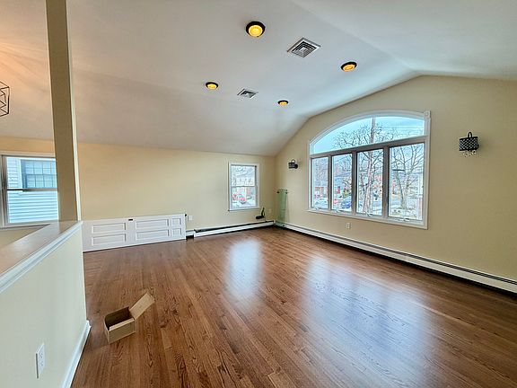 4th image of 147 Howton Ave Floor 2
