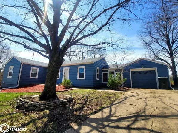 149 Solar Dr, Oskaloosa, IA 52577