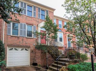 2046 Meadow Springs Dr, Vienna, VA 22182