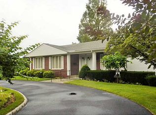 155 Meshanticut Valley Pkwy, Cranston, RI 02920