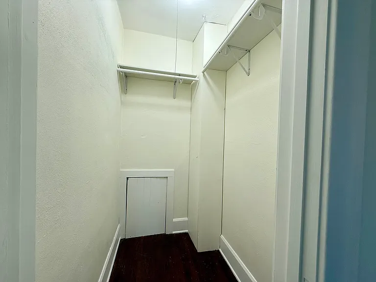 422 Paris Ave — Photo 11