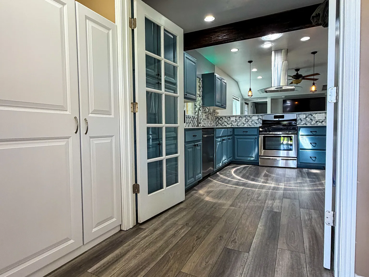 3 bed, 2.5 bath, 1200 sqft, $3,000 — Photo 3