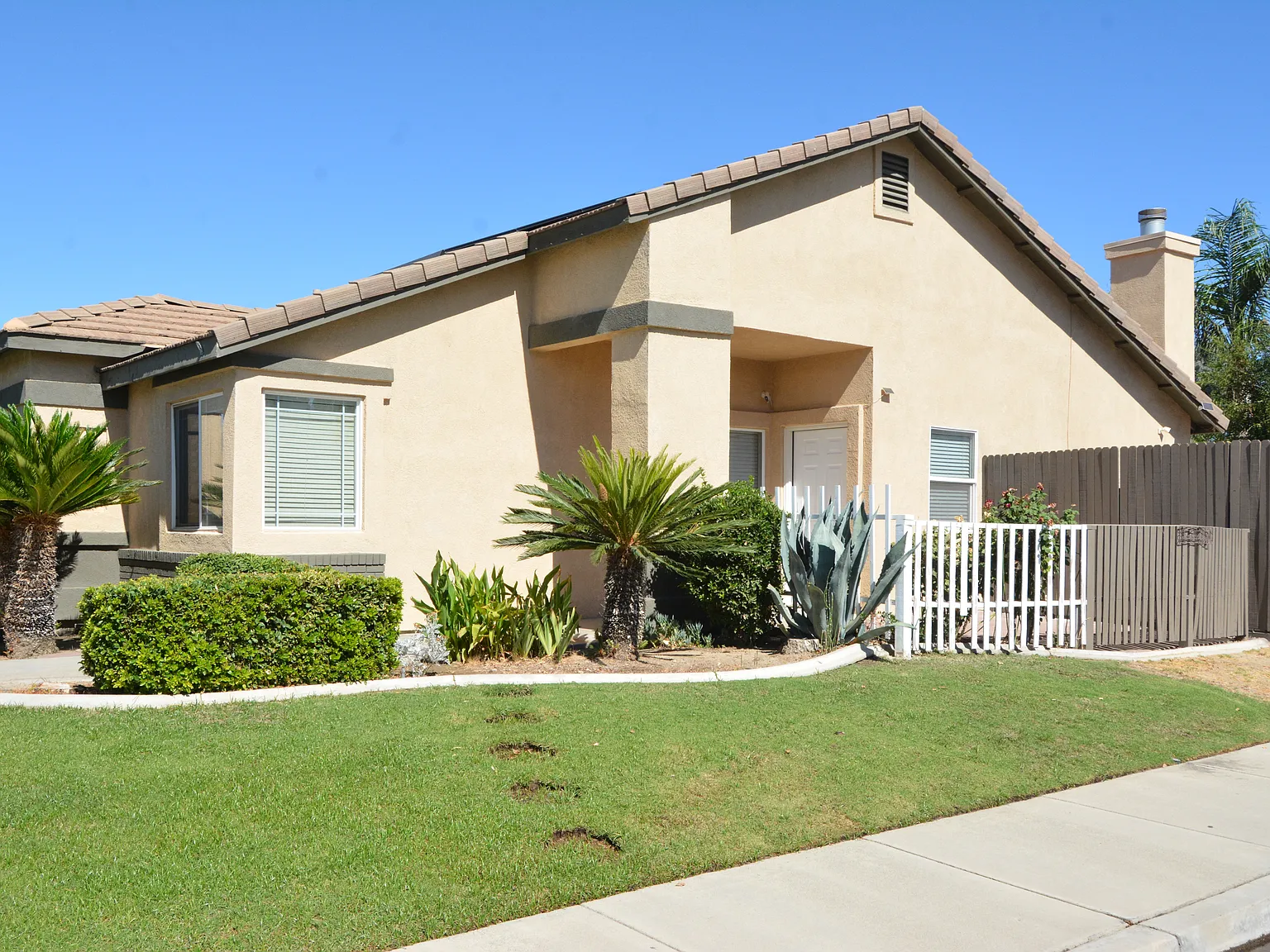 3 bed, 1484 sqft, $2,575 — Photo 2