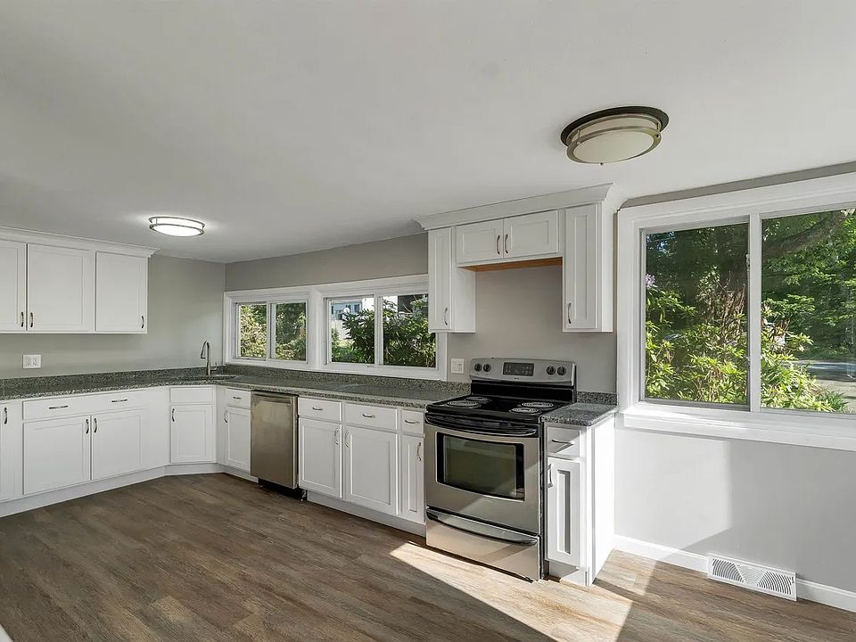 1st image of 3 Carter Rd #1
