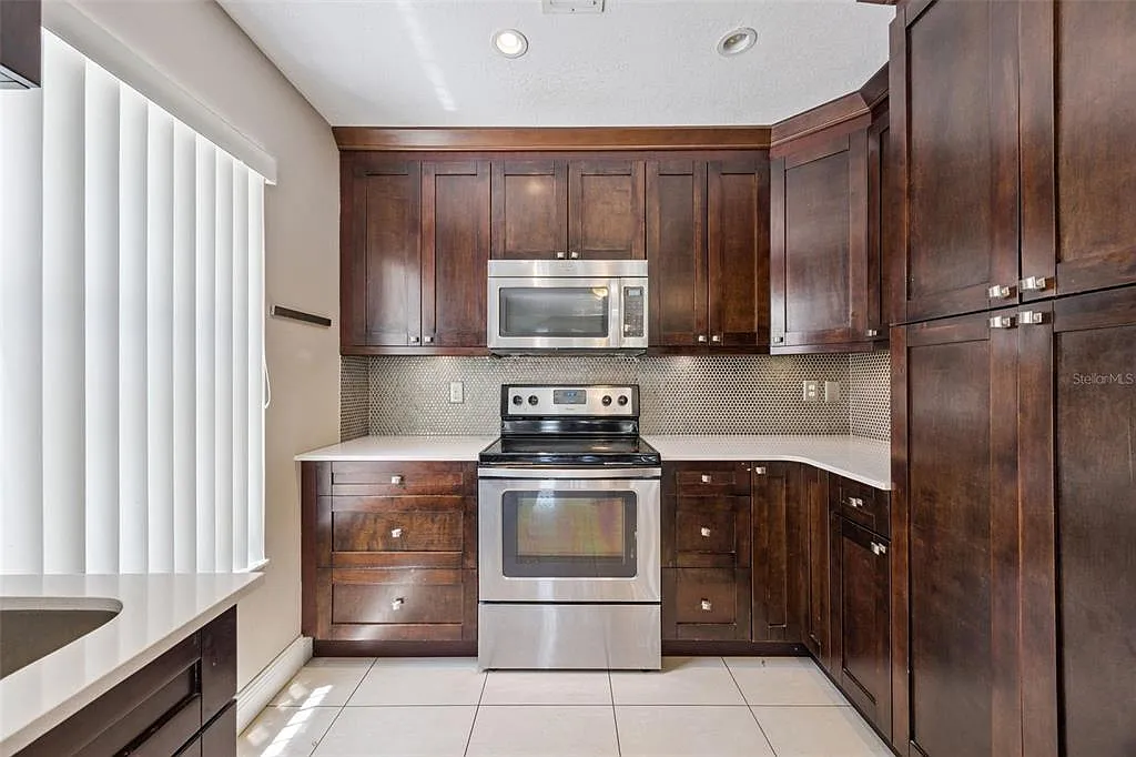 3 bed, 2.0 bath, 1250 sqft, $1,900 — Photo 4