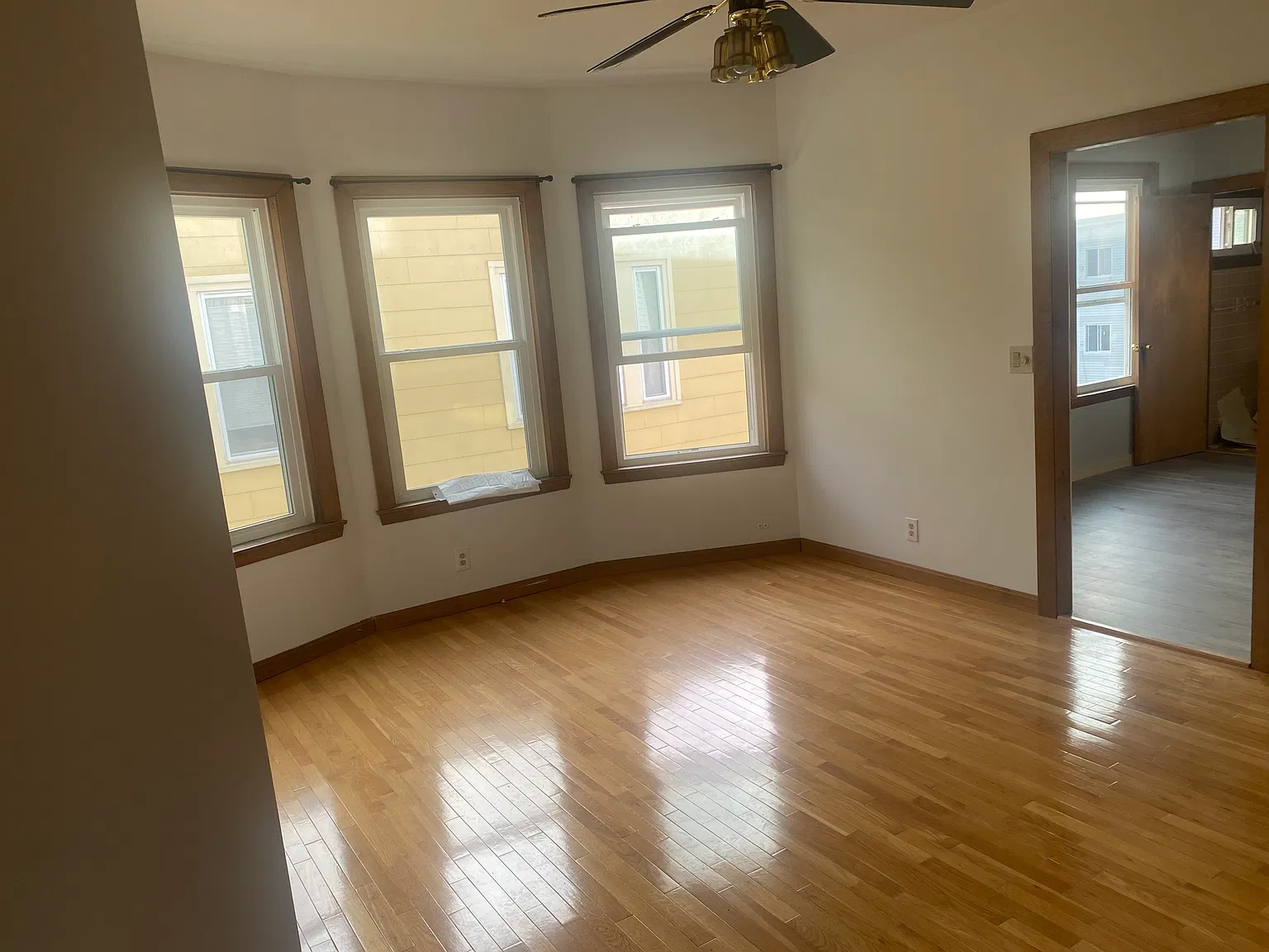 3 bed, 1200 sqft, $3,900 — Photo 2