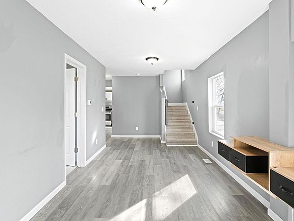 4th image of 3030 Garden Blvd