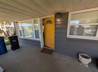 9224 25th Ave SW, Seattle, WA 98106