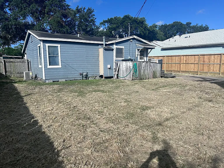 210 W Vanderbilt Dr — Photo 4