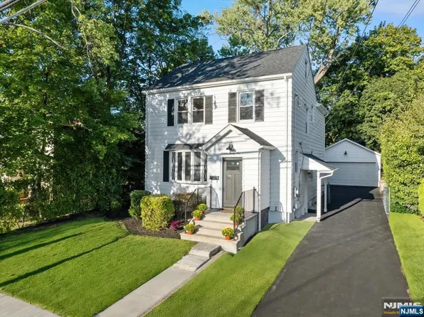 16-21 11th St, Fair Lawn, NJ 07410
