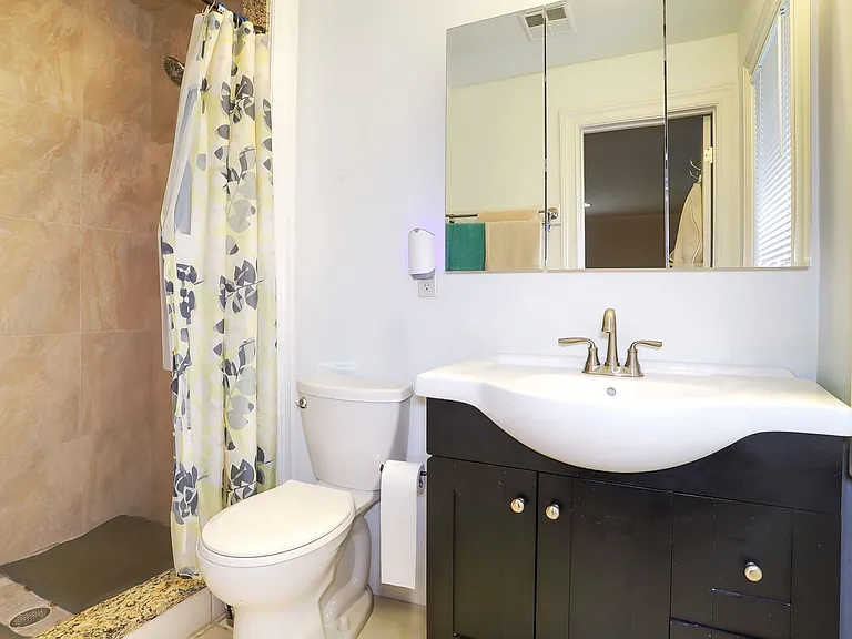 20 Franklin Ave — Photo 13