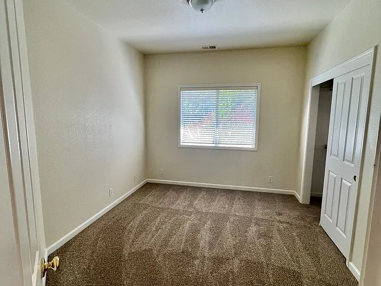120 Heaton Ct — Photo 18