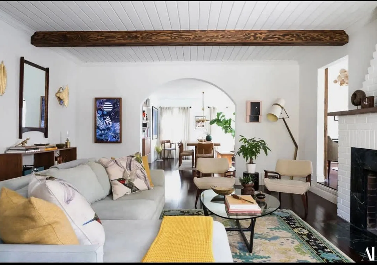 Historic LA Bungalow: Hot Tub, Pet-Friendly, Free Parking — Photo 2