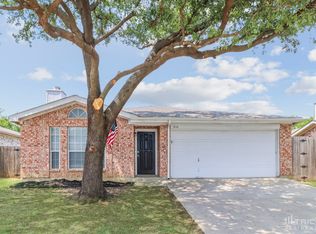 215 Moss Hill Dr, Arlington, TX 76018