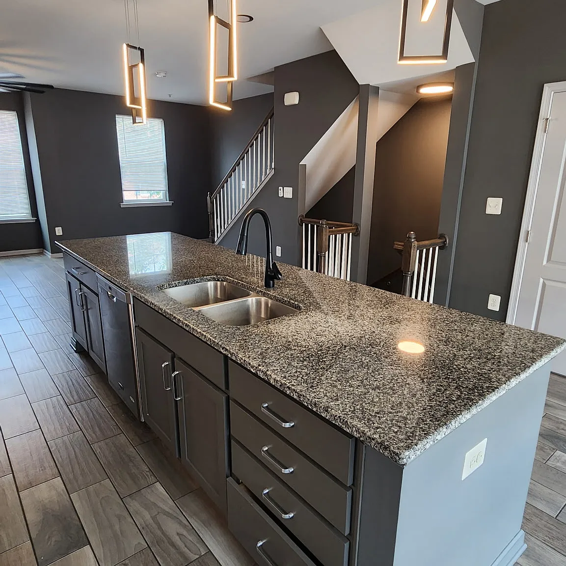 3 bed, 2.5 bath, 1456 sqft, $3,130 — Photo 3