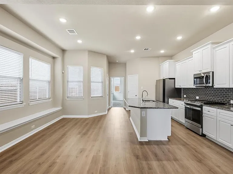 3916 Ford Dr — Photo 9