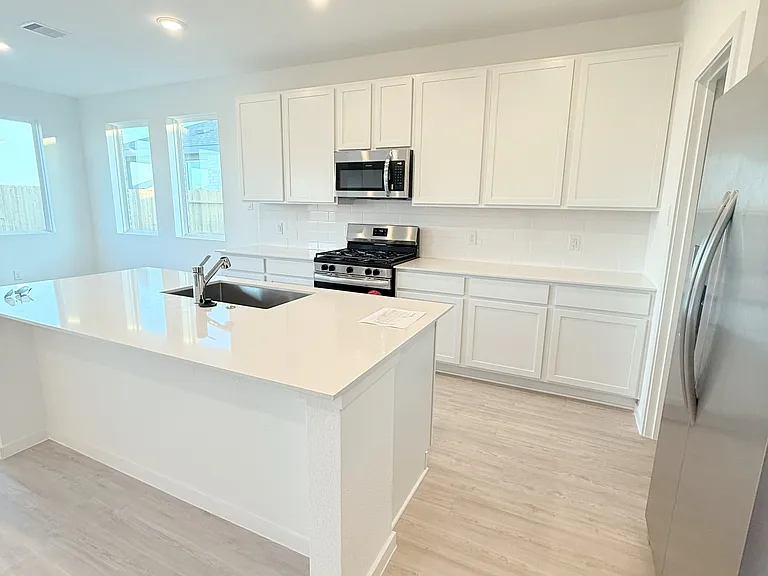 6814 Dutch Iris Dr — Photo 3