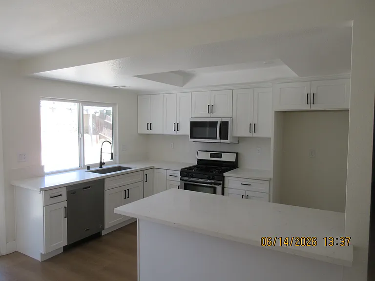 1052 W Quince St — Photo 8