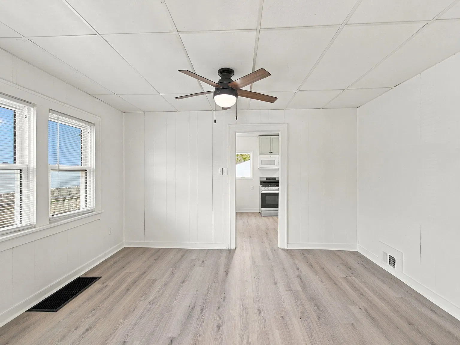 2 bed, 720 sqft, $900 — Photo 4