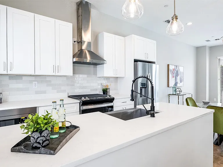 2030 N Prairie Ave #105 — Photo 1